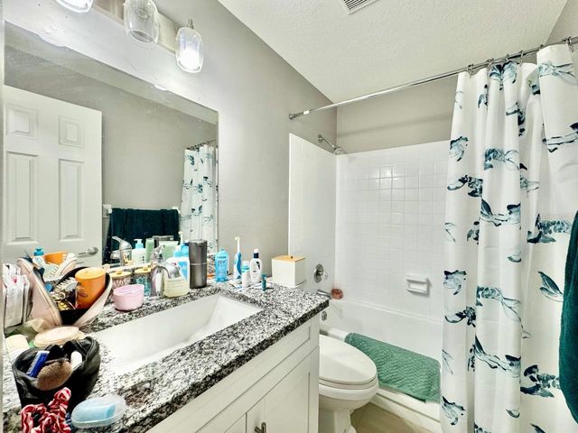 5216 TENNIS COURT CIRCLE 5216, Tampa, FL 33617