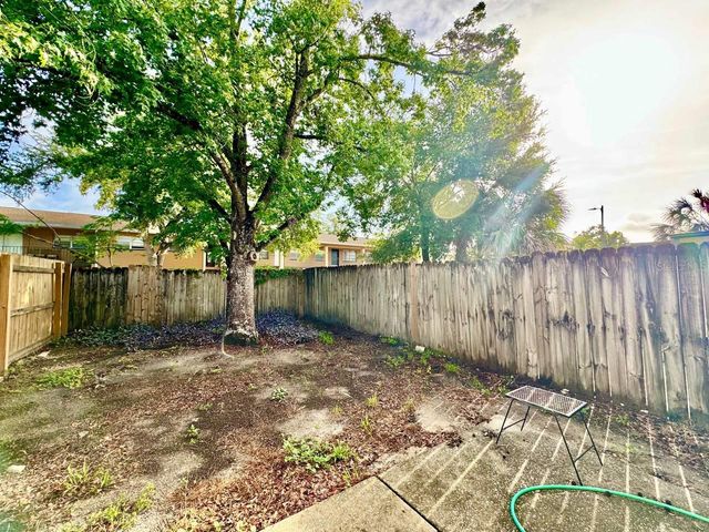 5216 TENNIS COURT CIRCLE 5216, Tampa, FL 33617