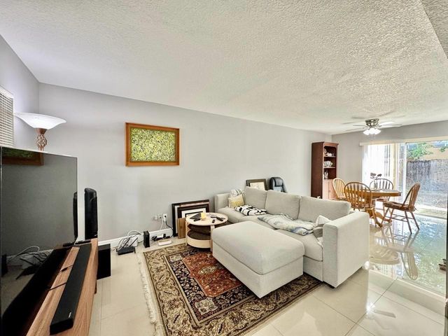 5216 TENNIS COURT CIRCLE 5216, Tampa, FL 33617