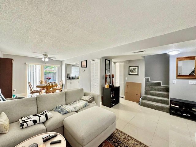 5216 TENNIS COURT CIRCLE 5216, Tampa, FL 33617