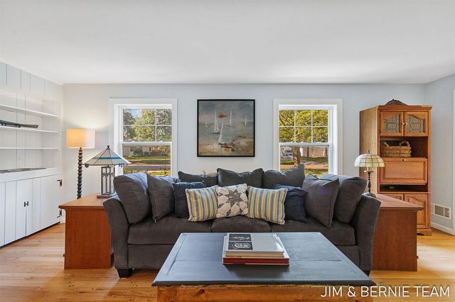 131 E 31st Street, Holland, MI 49423