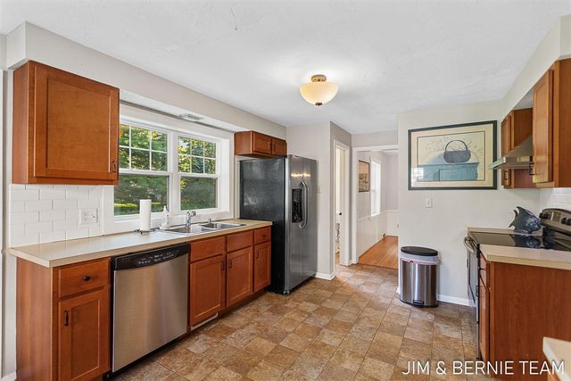 131 E 31st Street, Holland, MI 49423