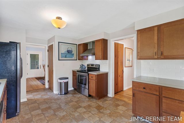 131 E 31st Street, Holland, MI 49423