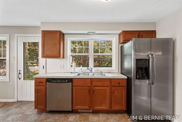131 E 31st Street, Holland, MI 49423