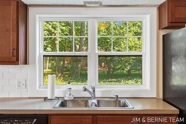 131 E 31st Street, Holland, MI 49423