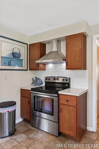 131 E 31st Street, Holland, MI 49423