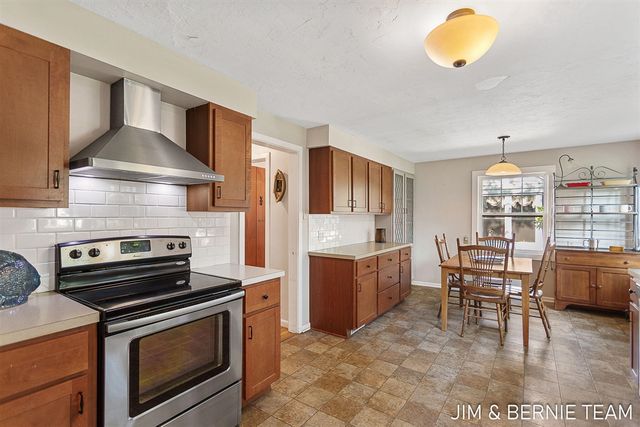 131 E 31st Street, Holland, MI 49423
