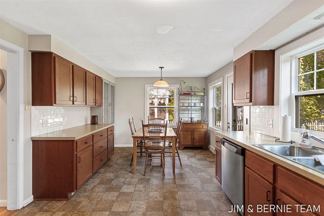 131 E 31st Street, Holland, MI 49423