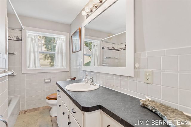 131 E 31st Street, Holland, MI 49423