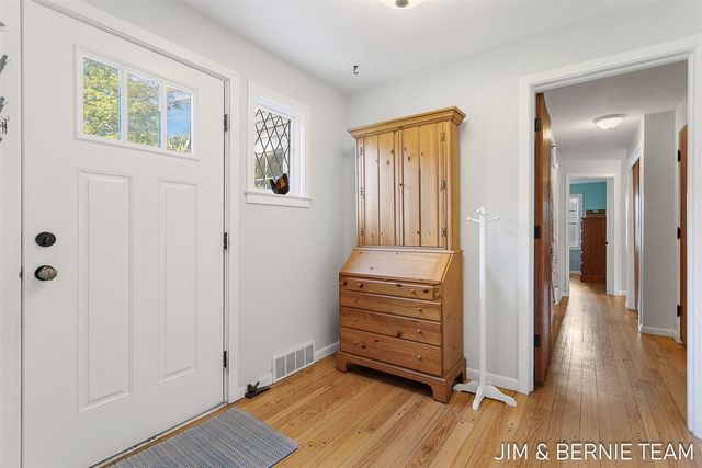 131 E 31st Street, Holland, MI 49423