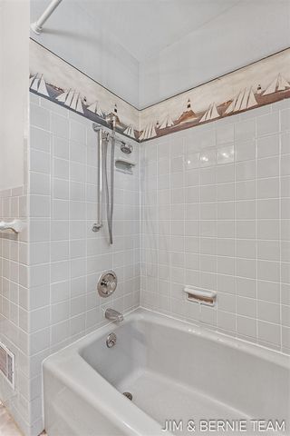 131 E 31st Street, Holland, MI 49423