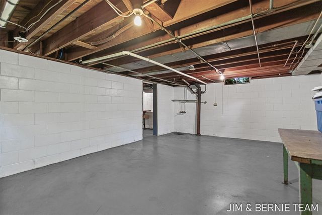 131 E 31st Street, Holland, MI 49423