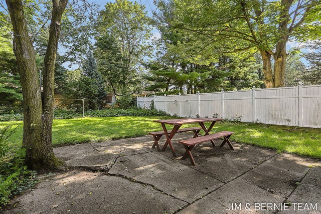 131 E 31st Street, Holland, MI 49423