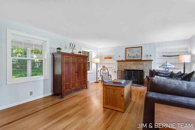 131 E 31st Street, Holland, MI 49423