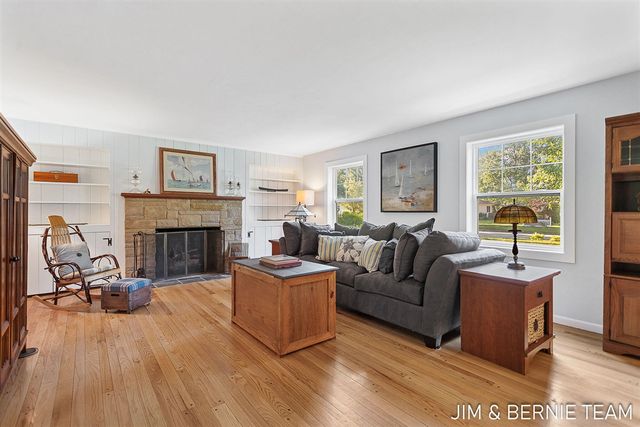 131 E 31st Street, Holland, MI 49423