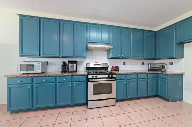 13616 Cabrera Court, Houston, TX 77083