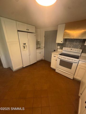 903 N Tornillo Street, Las Cruces, NM 88001