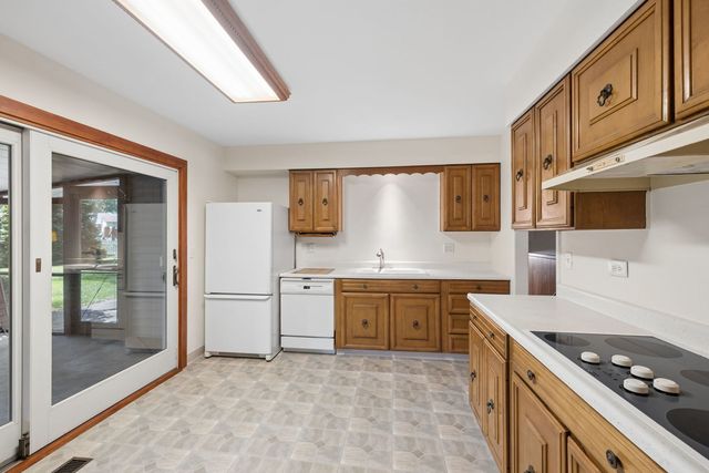 5845 Lenox Road, Lisle, IL 60532