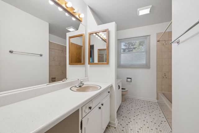5845 Lenox Road, Lisle, IL 60532