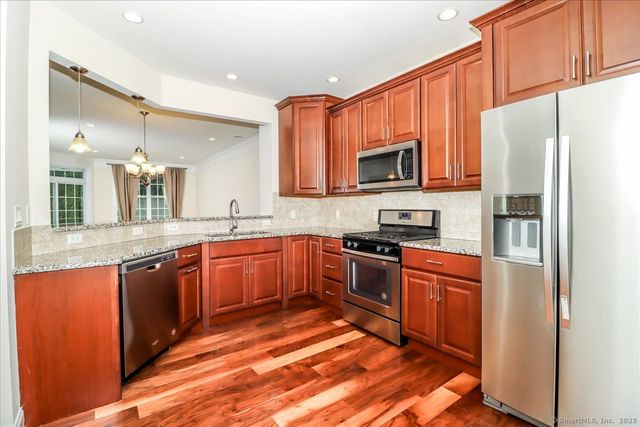 603 Brookside Court 603, Newtown, CT 06470