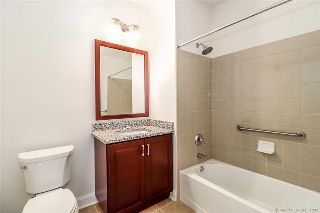 603 Brookside Court 603, Newtown, CT 06470