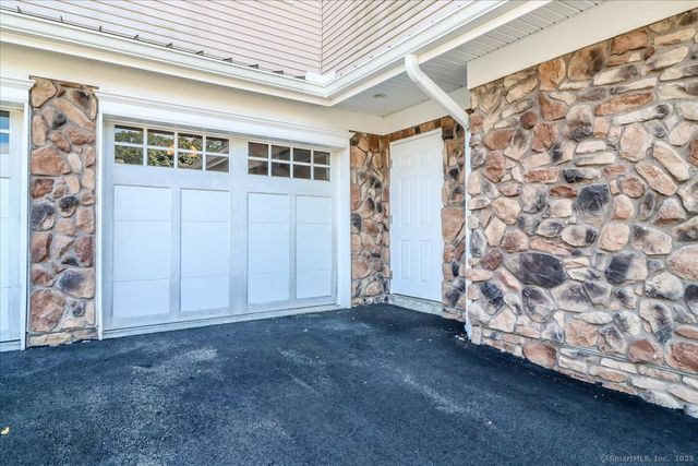 603 Brookside Court 603, Newtown, CT 06470