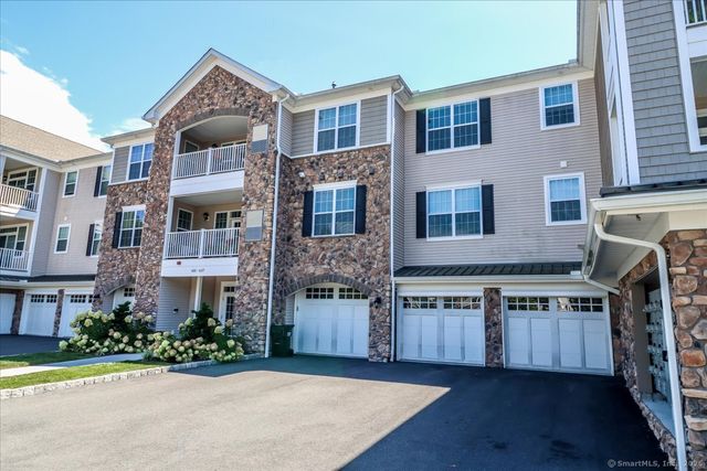 603 Brookside Court 603, Newtown, CT 06470