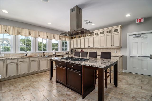 603 Brookside Court 603, Newtown, CT 06470
