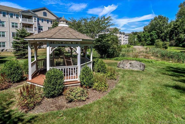 603 Brookside Court 603, Newtown, CT 06470
