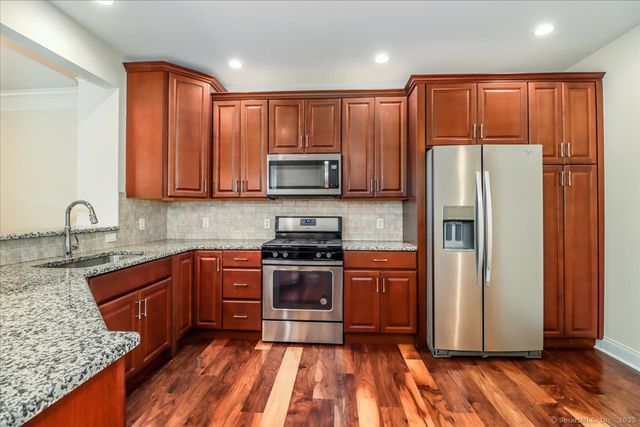 603 Brookside Court 603, Newtown, CT 06470