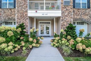 603 Brookside Court 603, Newtown, CT 06470