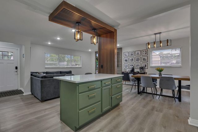 1053 Carrousel Drive E, Reynoldsburg, OH 43068