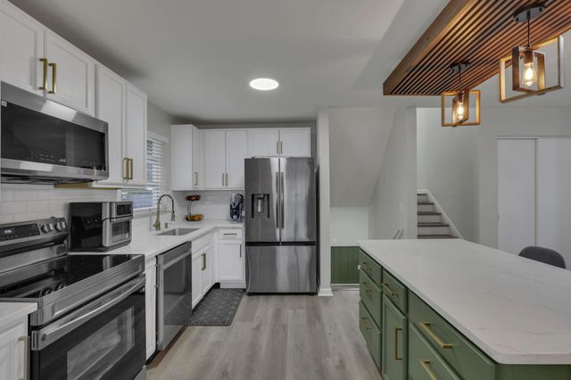 1053 Carrousel Drive E, Reynoldsburg, OH 43068