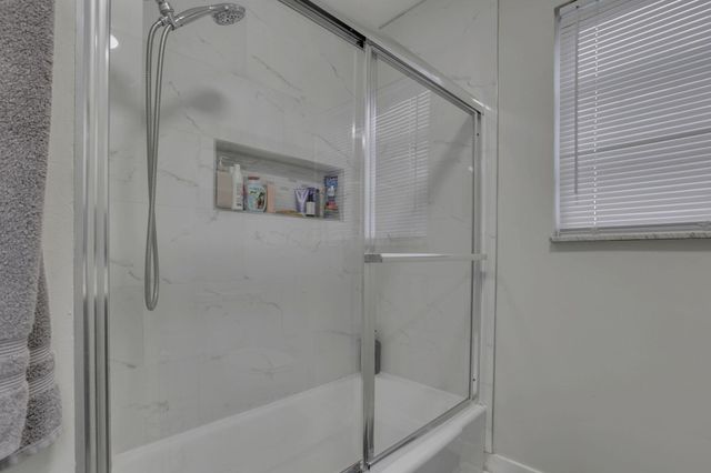 1053 Carrousel Drive E, Reynoldsburg, OH 43068