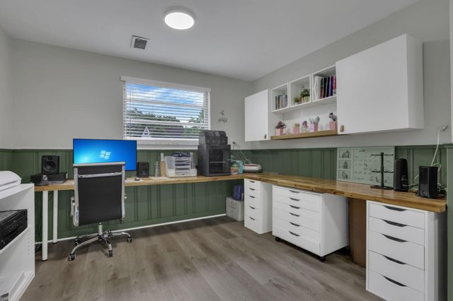 1053 Carrousel Drive E, Reynoldsburg, OH 43068