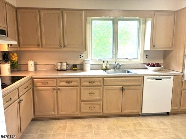 156 Goltra Dr, Bernards Twp., NJ 07920
