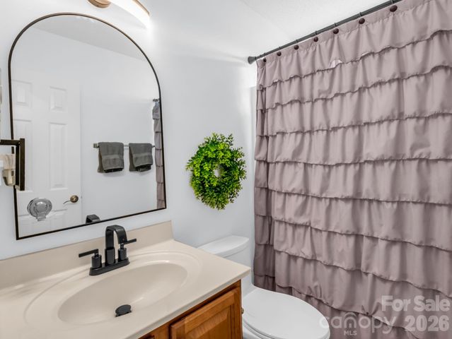 33 Lumber River Road, Fletcher, NC 28732