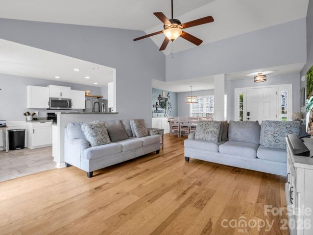 33 Lumber River Road, Fletcher, NC 28732