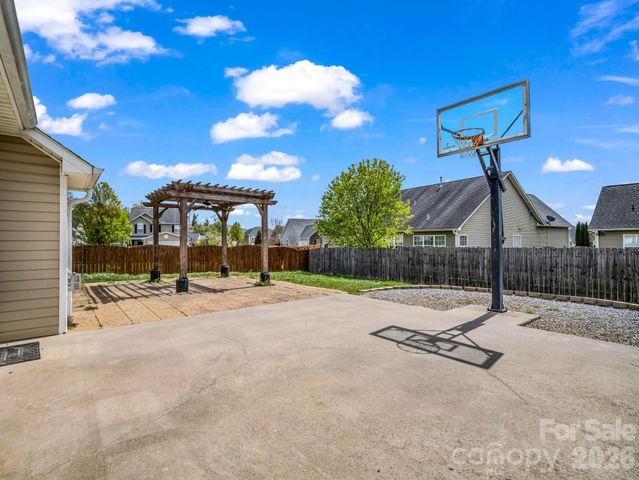33 Lumber River Road, Fletcher, NC 28732