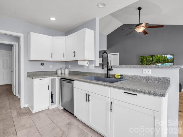 33 Lumber River Road, Fletcher, NC 28732
