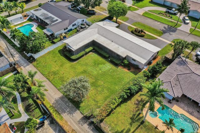 5011 Madison St, Hollywood, FL 33021