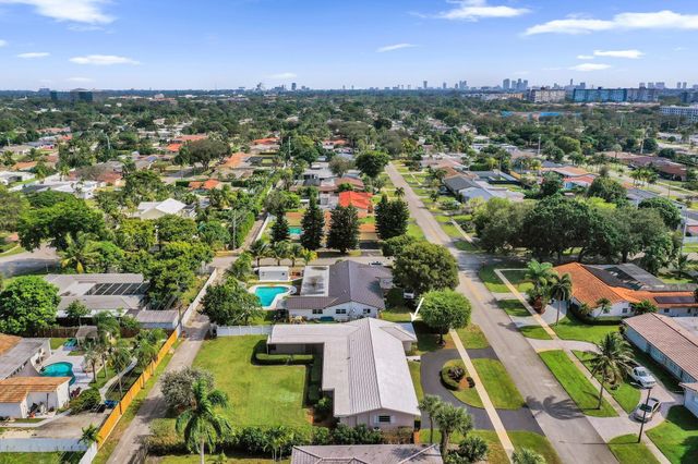 5011 Madison St, Hollywood, FL 33021