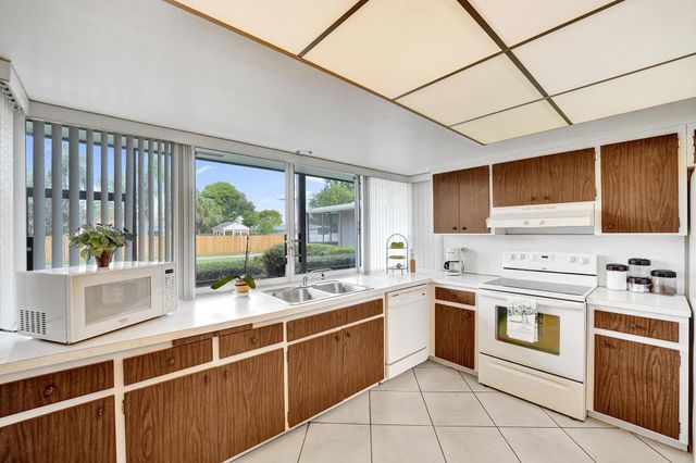 5011 Madison St, Hollywood, FL 33021