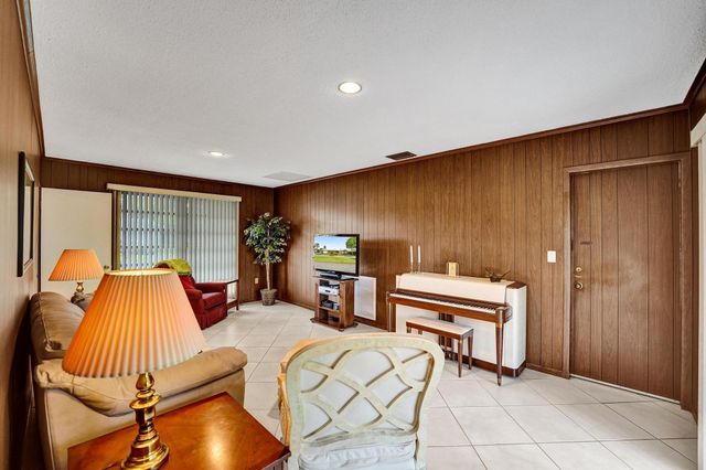 5011 Madison St, Hollywood, FL 33021