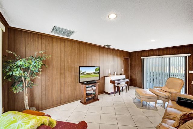 5011 Madison St, Hollywood, FL 33021