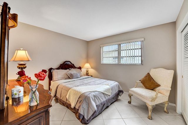 5011 Madison St, Hollywood, FL 33021