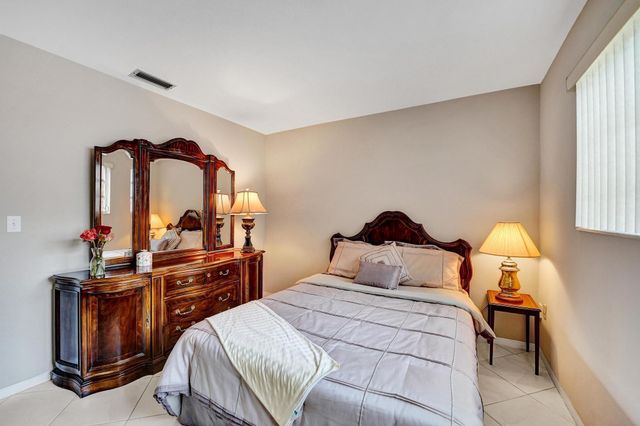 5011 Madison St, Hollywood, FL 33021