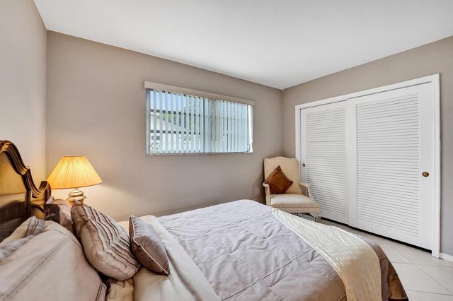 5011 Madison St, Hollywood, FL 33021