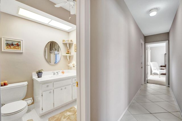 5011 Madison St, Hollywood, FL 33021