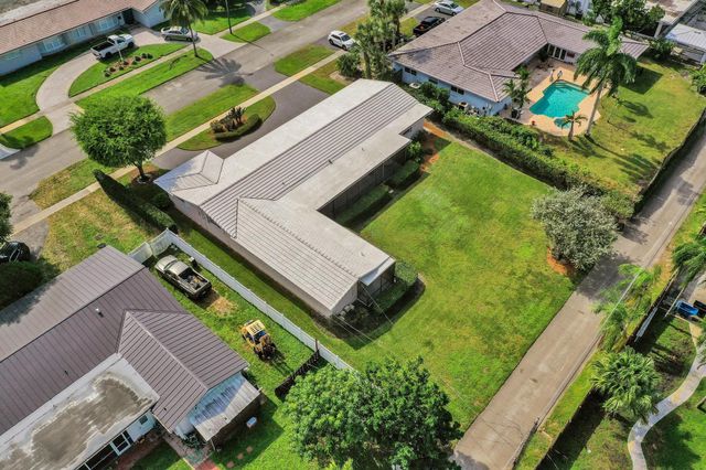 5011 Madison St, Hollywood, FL 33021